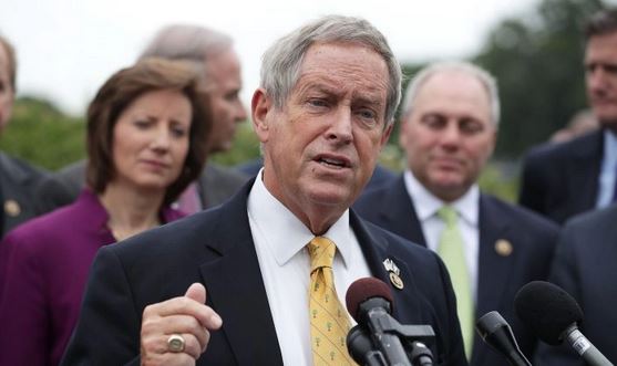 Joe Wilson habla durante una rueda de prensa en el Capitolio, el 19 de mayo de 2016. (Alex Wong/Getty Images)