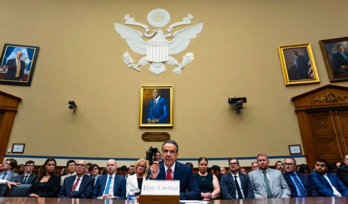 El exgobernador de Nueva York, Andrew Cuomo, testifica ante el Subcomité Selecto sobre la Pandemia de Coronavirus en el edificio de oficinas de Rayburn House en el Capitolio de EE. UU. el 10 de septiembre de 2024. Kent (Nishimura/Getty Images)