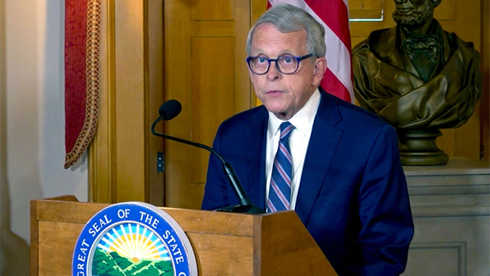 El gobernador de Ohio, Mike DeWine, habla en Columbus, Ohio, el 23 de mayo de 2024. (Patrick Orsagos/Foto AP)
