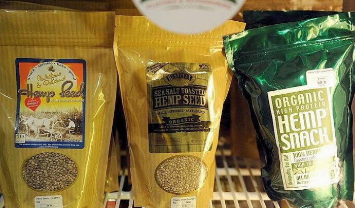 Bocadillo de semillas de cáñamo a la venta en la tienda "Capitol Hemp" en Washington el 20 de mayo de 2010. (Tim Sloan/AFP/Getty Images)