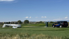 Personas salen ilesas tras accidente de avioneta en un campo de golf en el área de Denver