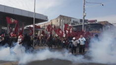 Un muerto, dos policías heridos y 58 detenidos deja la conmemoración del Golpe en Chile