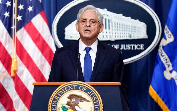 El fiscal general Merrick Garland habla en el Departamento de Justicia, en Washington, el 11 de agosto de 2023. (Stephanie Scarbrough/AP Photo)