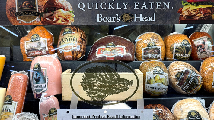 Carnes Boar's Head se exhiben en una tienda Safeway en San Rafael, California, el 31 de julio de 2024. (Justin Sullivan/Getty Images)
