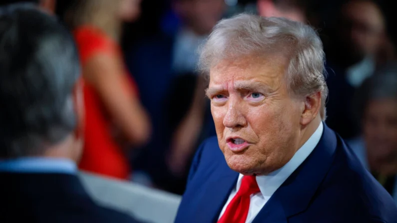 El candidato presidencial republicano, el expresidente Donald Trump, tras su debate con la candidata presidencial demócrata, Kamala Harris, en el Centro Nacional de la Constitución en Filadelfia el 10 de septiembre de 2024. (Chip Somodevilla/Getty Images)
