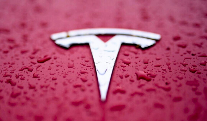 El logotipo de Tesla, en una foto de archivo. (AP Photo/Chris Carlson, Archivo)