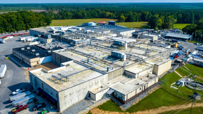 La planta de procesamiento Boar's Head vinculada a un brote mortal de intoxicación alimentaria en Jarratt, Virginia, el 29 de agosto de 2024. (Steve Helber/Foto AP)