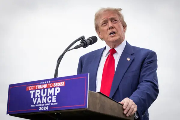 El expresidente y actual aspirante a la presidencia Donald Trump habla en el Trump National Golf Club en Rancho Palos Verdes, California, el 13 de septiembre de 2024. (John Fredricks/The Epoch Times)