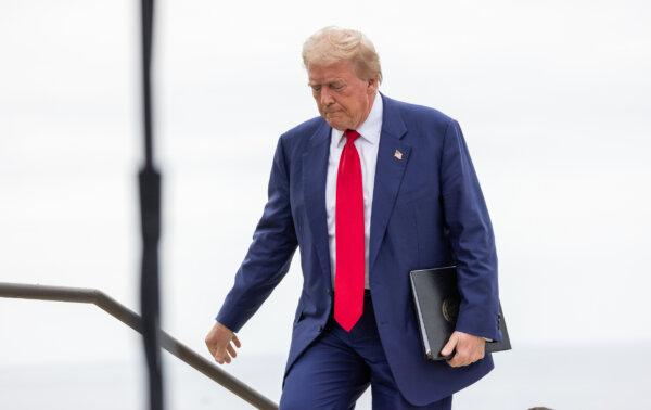 El expresidente y actual aspirante a la presidencia Donald Trump habla en el Trump National Golf Club en Rancho Palos Verdes, California, el 13 de septiembre de 2024. (John Fredricks/The Epoch Times)