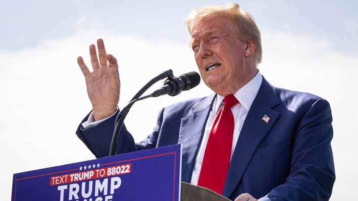 El expresidente y actual aspirante a la presidencia Donald Trump habla en el Trump National Golf Club de Rancho Palos Verdes, California, el 13 de septiembre de 2024. (John Fredricks/The Epoch Times)
