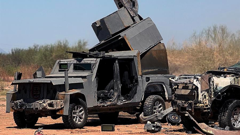 Vehículos con blindaje artesanal, decomisados por la Fiscalía General de la República (FGR), son destruidos el 13 de septiembre de 2024, en la ciudad de Hermosillo en Sonora (México). EFE/Daniel Sánchez
