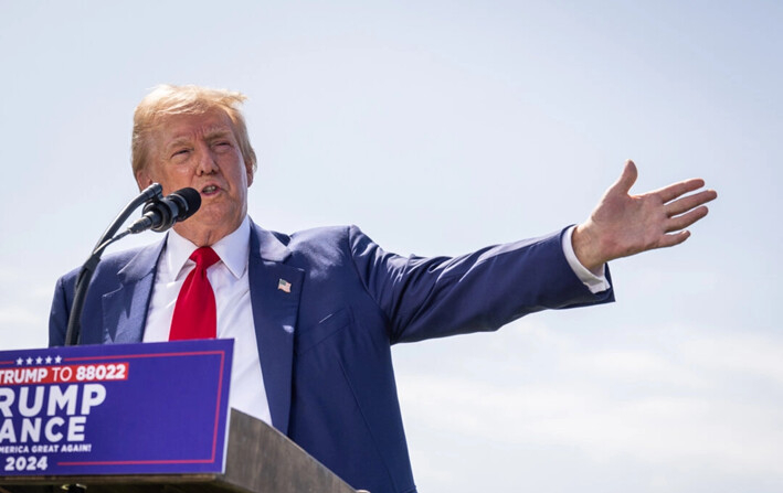 El expresidente y candidato presidencial republicano Donald Trump habla en el Trump National Golf Club, en Rancho Palos Verdes, California, el 13 de septiembre de 2024. (John Fredricks/The Epoch Times)