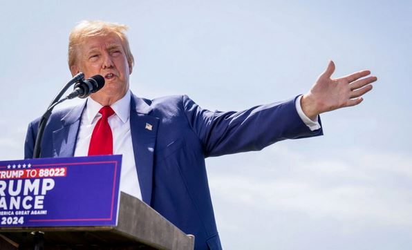 El expresidente y candidato presidencial republicano Donald Trump habla en el Club Nacional de Golf Trump en Rancho Palos Verdes, California, el 13 de septiembre de 2024. (John Fredricks/The Epoch Times)