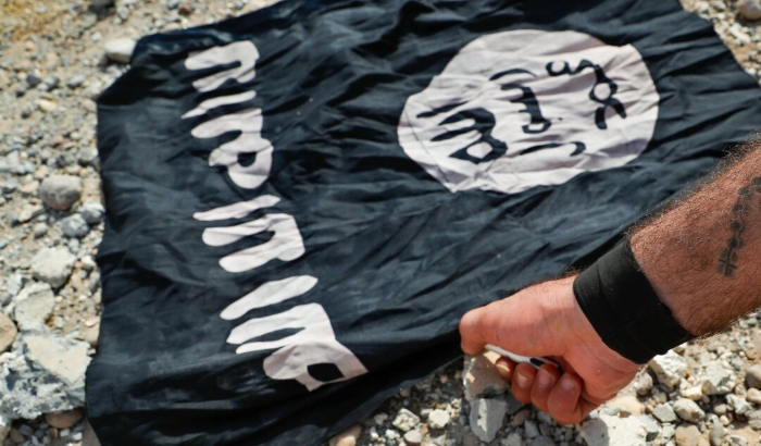 Una foto de archivo muestra la bandera del grupo terrorista ISIS. (Hussein Malla/AP Photo)
