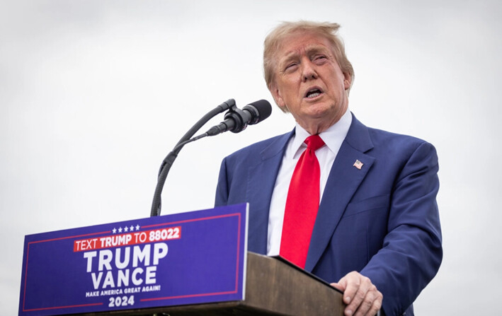 El expresidente y actual candidato presidencial Donald Trump habla en el Trump National Golf Club, en Rancho Palos Verdes, California, el 13 de septiembre de 2024. (John Fredricks/The Epoch Times)