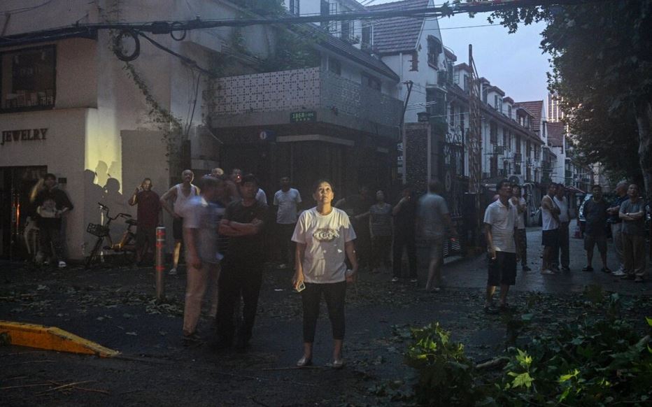 Tifón Bebinca azota Shanghai como la tormenta más fuerte sobre la ciudad desde 1949