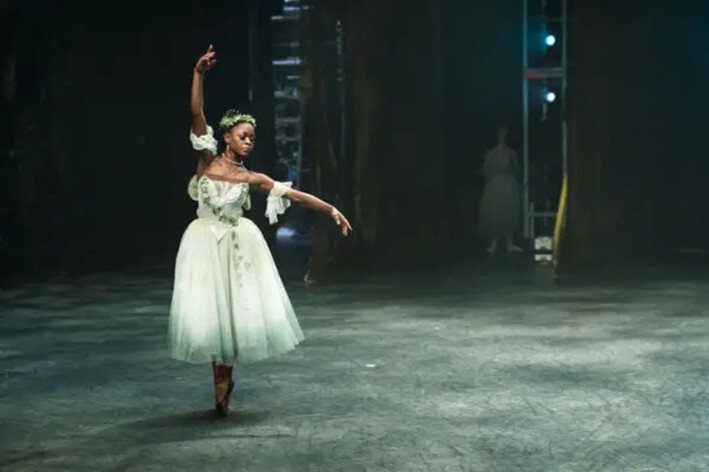 Michaela DePrince interpreta “Giselle” con el English National ballet en el Coliseum de Londres, el 13 de enero de 2017. (Ian Gavan/Getty Images)