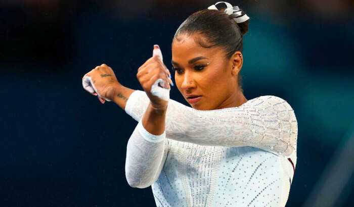 Jordan Chiles, de Estados Unidos, compite en la final de gimnasia artística femenina en el Día 10 de los Juegos Olímpicos de Verano en el Bercy Arena de París el 5 de agosto. (Jamie Squire/Getty Images).