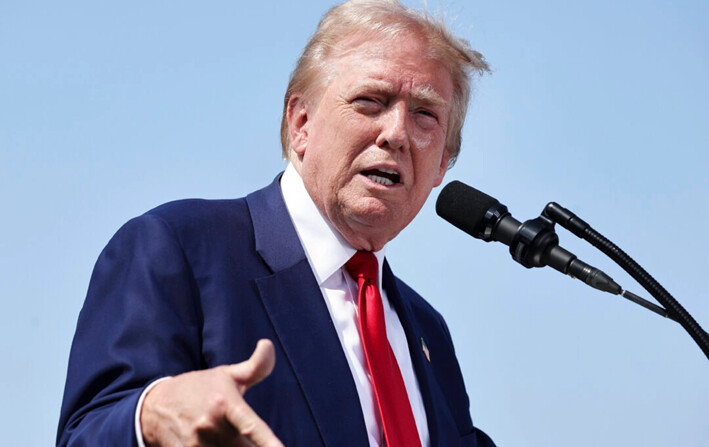 El expresidente Donald Trump habla en una conferencia de prensa en el Trump National Golf Club Los Angeles, en Rancho Palos Verdes, California, el 13 de septiembre de 2024. (Mario Tama/Getty Images)