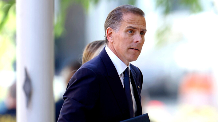 Hunter Biden, hijo del presidente Joe Biden, llega con al edificio federal J. Caleb Boggs en Wilmington, Delaware, el 4 de junio de 2024. (Anna Moneymaker/Getty Images)
