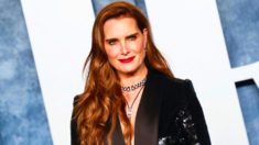 Brooke Shields promueve nueva campaña sobre la edad y no permite que sus 59 años la detengan