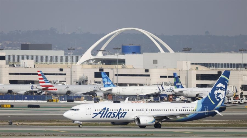 Imagen de archivo de un avión de Alaska Airlines. EFE/EPA/Caroline Brehman