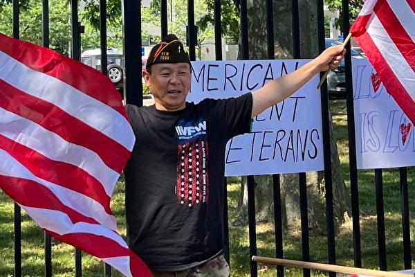 Xiong Yan se presenta como candidato al Congreso por el distrito 10 de Nueva York, en julio de 2022. Yan, activista contrario al PCCh, era objetivo del PCCh a pesar de ser relativamente desconocido. (Cai Rong/The Epoch Times)