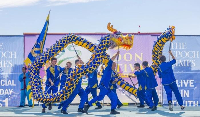 Danza del dragón en el Festival de la Luna en New Century en la ciudad de Deerpark, Nueva York, el 16 de septiembre de 2023. (Mark Zou/The Epoch Times)