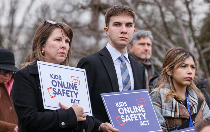 Partidarios de la Ley de Seguridad Infantil en Internet en una manifestación en el Capitolio de EE.UU., el 31 de enero de 2024. (Jemal Countess/Getty Images para Accountable Tech)