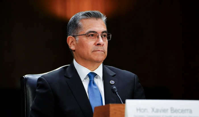 El secretario del Departamento de Salud y Servicios Humanos, Xavier Becerra, declara ante el Comité de Asignaciones del Senado en Washington el 8 de noviembre de 2023. (Madalina Vasiliu/The Epoch Times)