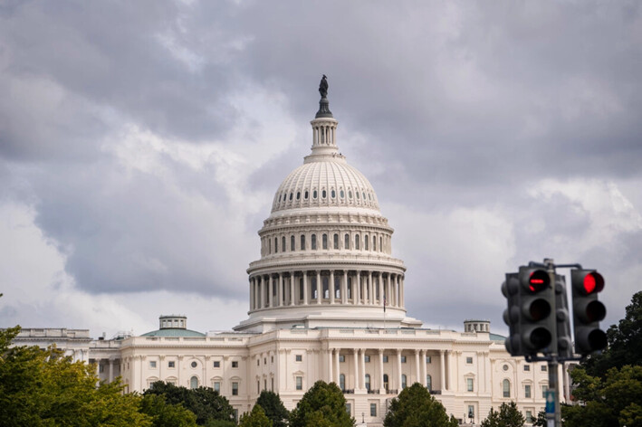 Schumer impulsa ley de financiación provisional del Senado ante el inminente cierre de la legislatura