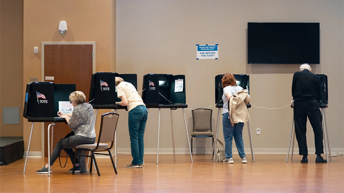 Votantes en Clemmons, Carolina del Norte, en una fotografía de archivo sin fecha. (Sean Rayford/Getty Images)