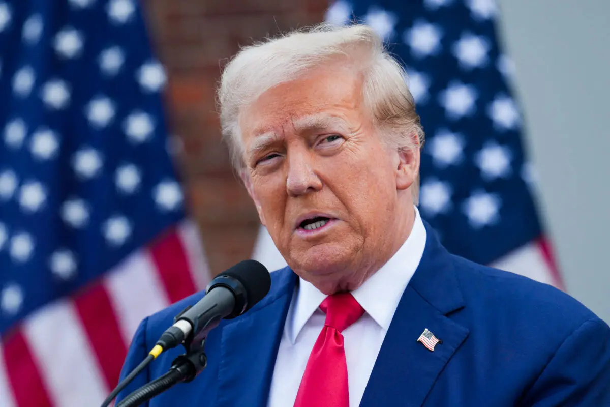 El expresidente Donald Trump durante una rueda de prensa en el Trump National Golf Club, en Bedminster, Nueva Jersey, el 15 de agosto de 2024. (Jeenah Moon/Reuters)