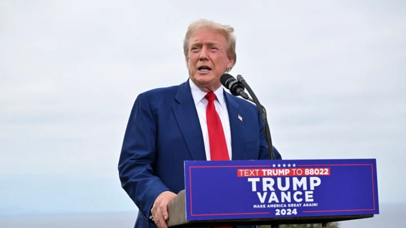 El candidato presidencial republicano, el expresidente Donald Trump, habla durante una conferencia de prensa en el Trump National Golf Club Los Ángeles en Rancho Palos Verdes, California, el 13 de septiembre de 2024.(Robyn Beck/AFP via Getty Images)