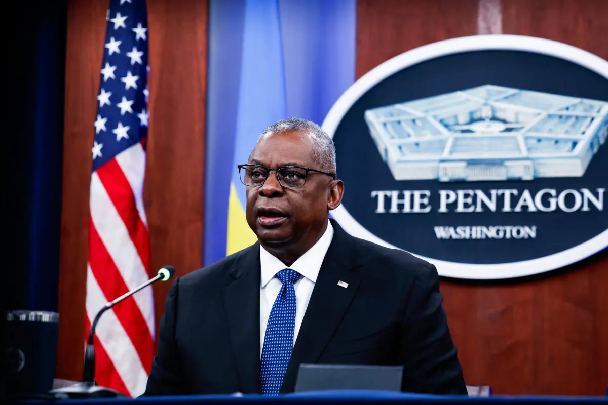 El secretario de Defensa Lloyd Austin habla en el Pentágono en Washington, el 22 de noviembre de 2023. (Anna Moneymaker/Getty Images)