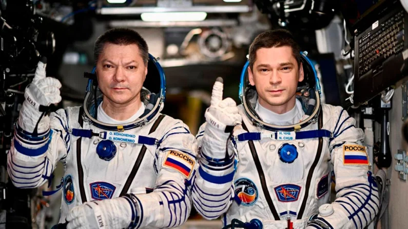 Los rusos Oleg Kononenko y Nikolai Chub a bordo de la Estación Espacial Internacional el 20 de septiembre de 2024. (Corporación espacial Roscosmos vía AP)
