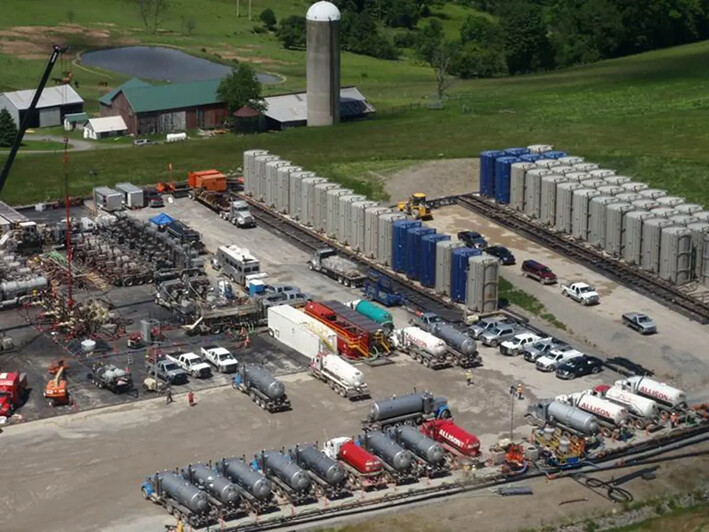 Operaciones de fracturación hidráulica en un pozo situado sobre la formación Marcellus en Pensilvania, en 2012. (Universidad de Stanford, Rob Jackson /AP Photo)