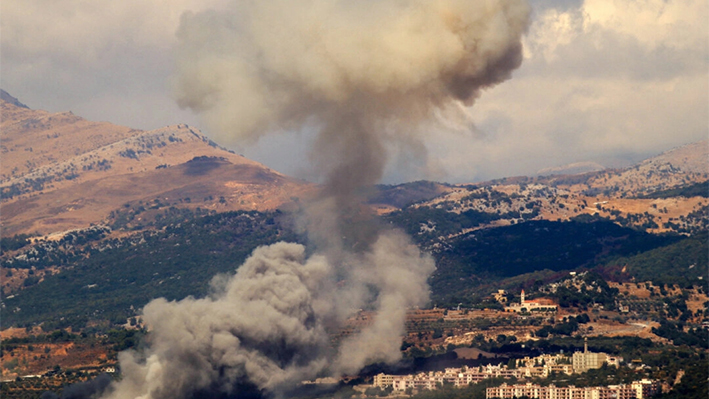 El 21 de septiembre de 2024 sale humo del lugar donde se produjo un ataque israelí contra la zona de Jabal Al-Rehan, en el distrito de Jezzine, en el sur del Líbano. (RABIH DAHER/AFP via Getty Images)