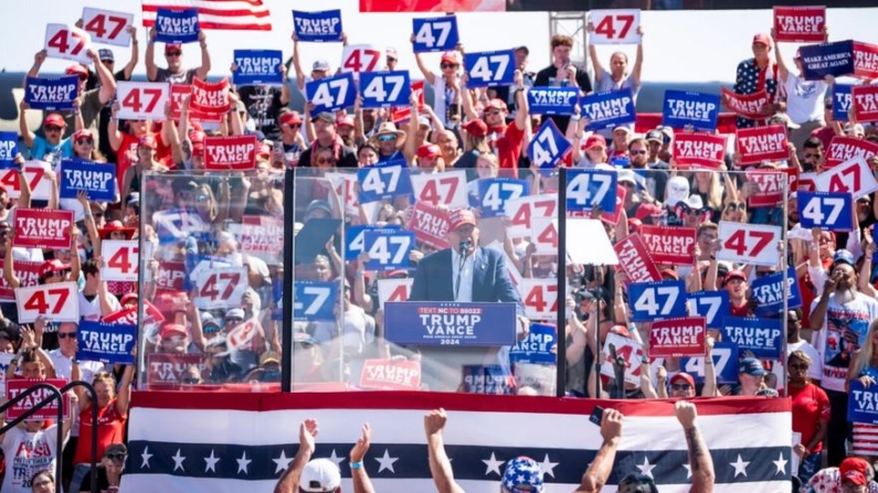 El excandidato presidencial republicano Donald J. Trump habla durante un mitin en el Aero Center Wilmington en Wilmington, Carolina del Norte, el 21 de septiembre de 2024. (Madalina Vasiliu/The Epoch Times)