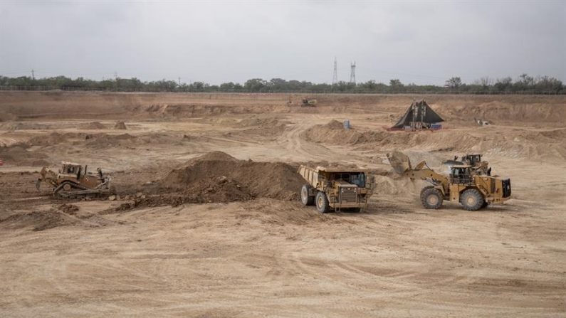 Fotografía de archivo que muestra una vista general de los trabajos en la zona de la Mina el pinabete en el municipio de Sabinas, estado de Coahuila.(México). EFE/ Miguel Sierra