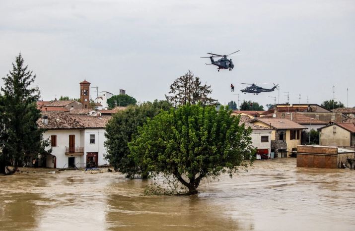 Dos turistas, un bebé y su abuela, desaparecen en violentas inundaciones del centro de Italia