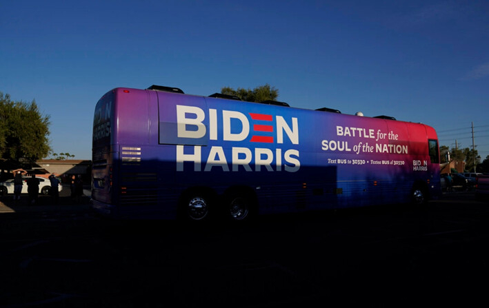 Un autobús de la campaña Biden-Harris en una fotografía de archivo sin fecha. (Carolyn Kaster/AP Photo)