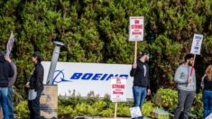 Sindicato en huelga rechaza la «mejor y última» oferta de Boeing con un alza salarial del 30%