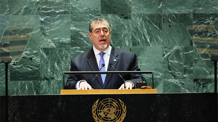 César Bernardo Arévalo de León, presidente de Guatemala, habla durante la Asamblea General de las Naciones Unidas (AGNU) en la sede de las Naciones Unidas el 24 de septiembre de 2024 en Nueva York. (Michael M. Santiago/Getty Images)