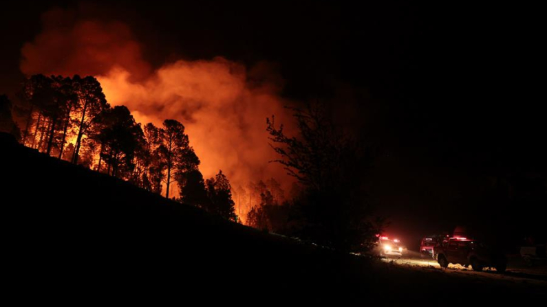 Fotografía de un incendio forestal en Intiyaco en las cercanías de Villa Berna, en la provincia de Córdoba (Argentina). EFE/ STR