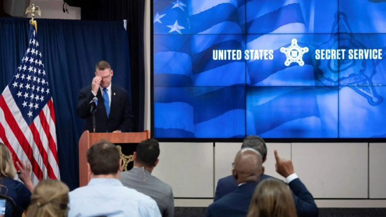 El director en funciones del Servicio Secreto, Ronald Rowe, habla durante una rueda de prensa en Washington, el 20 de septiembre de 2024. (Ben Curtis/AFP)