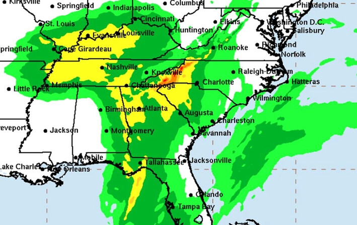 Un mapa proporcionado el jueves 26 de septiembre de 2024 muestra el pronóstico de lluvia en el sur de los Estados Unidos. Las áreas naranja y roja son donde se prevé que caiga la mayor cantidad de lluvia. (Centro Nacional de Huracanes)