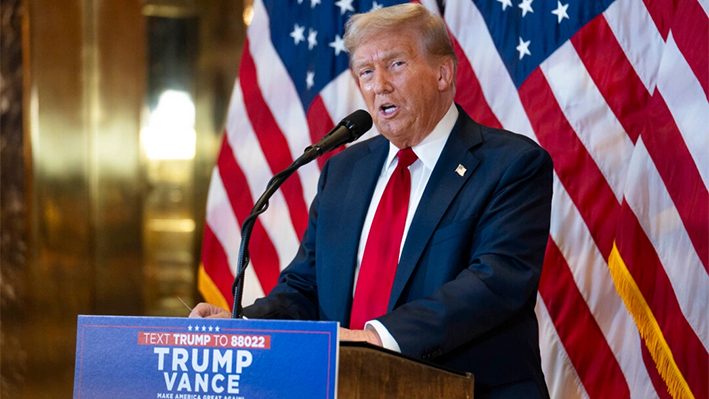 El expresidente Donald Trump habla en la Torre Trump de Nueva York el 26 de septiembre de 2024. (Samira Bouaou/The Epoch Times)