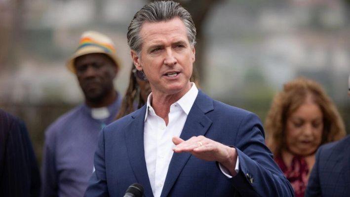 Newsom promulga ley que obliga a California a disculparse por la esclavitud y la discriminación racial