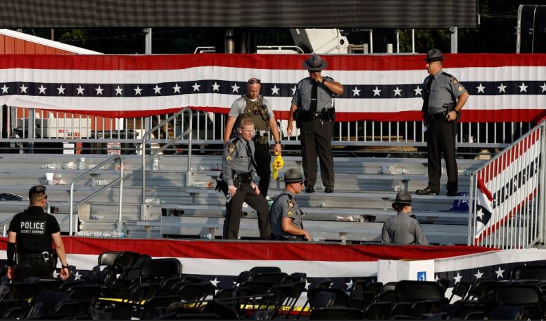 Bala de un policía de Pensilvania detuvo disparos contra Trump, según testigo